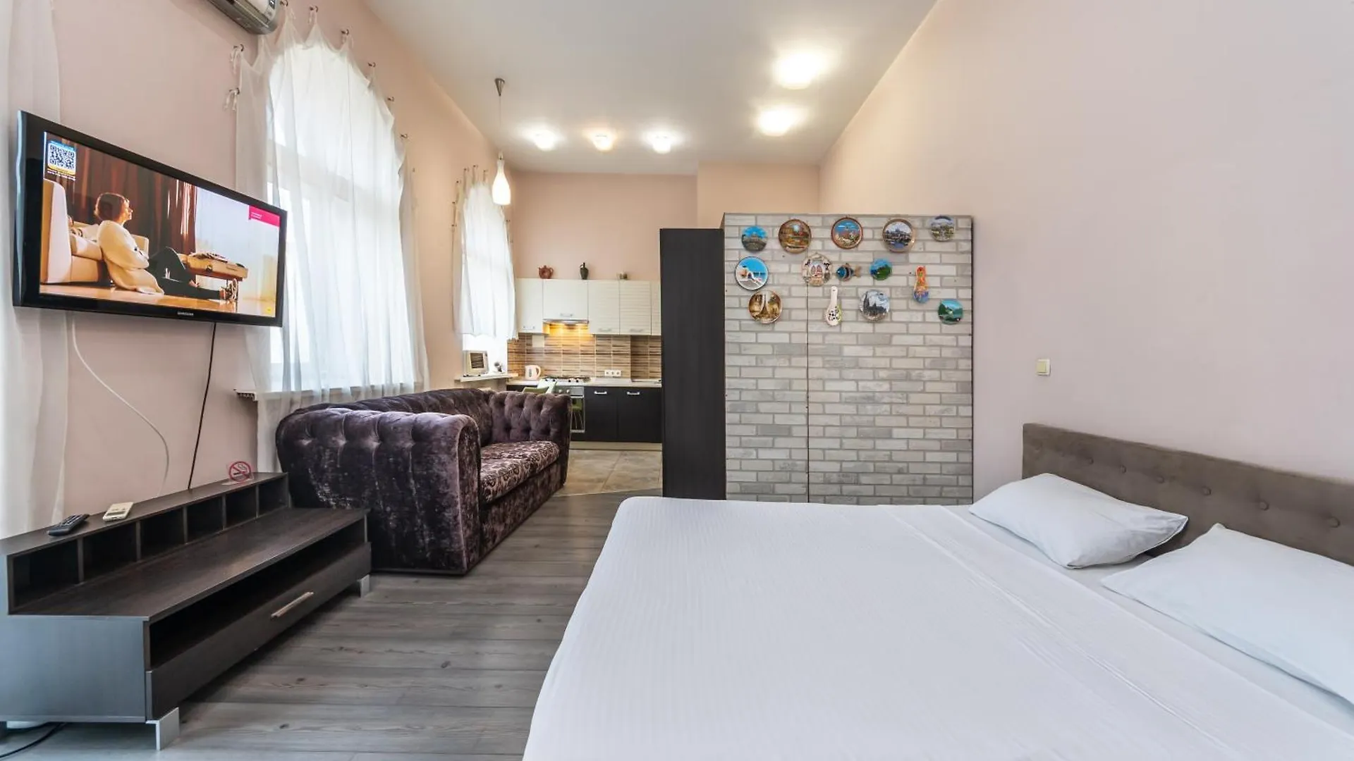 1 Bedroom Apartment Saksaganskogo 57A  基輔