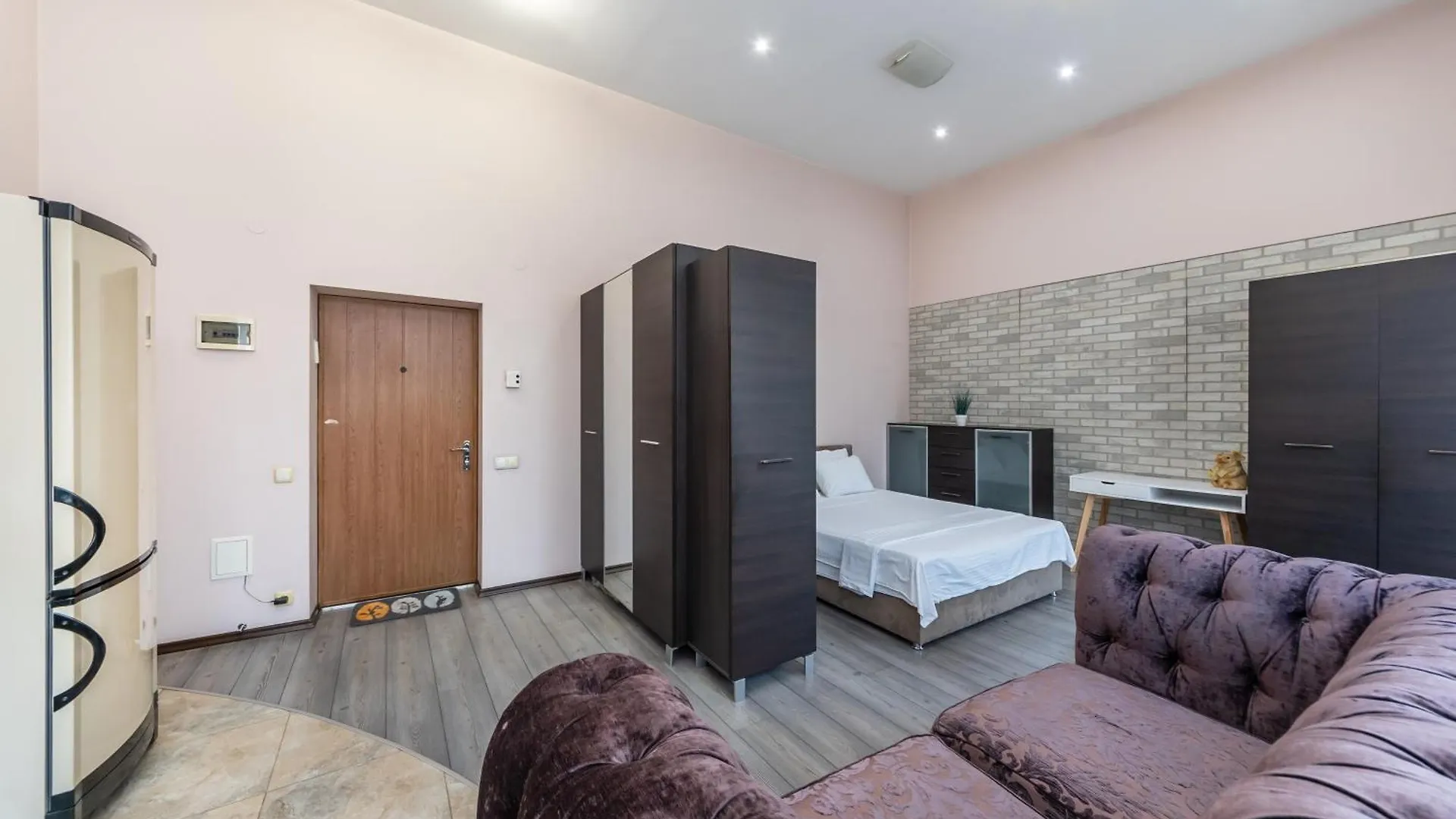 1 Bedroom Apartment Saksaganskogo 57A 0*, Kyjev